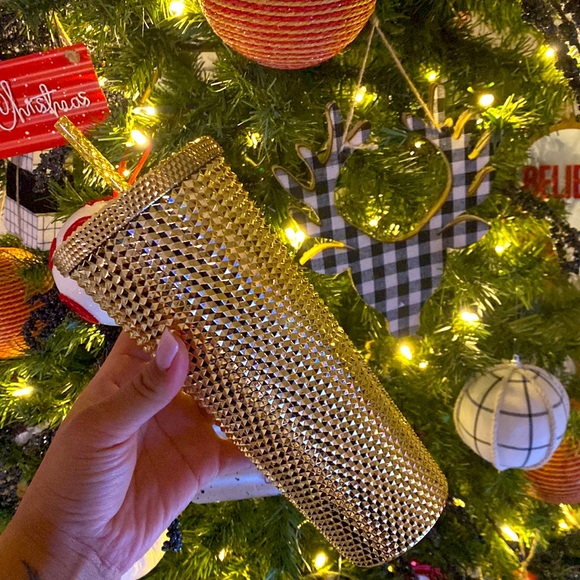 STARBUCKS 2022 HOLIDAY STUDDED COLD CUP - 24oz - GOLD ๐ - Picture 2 of 8